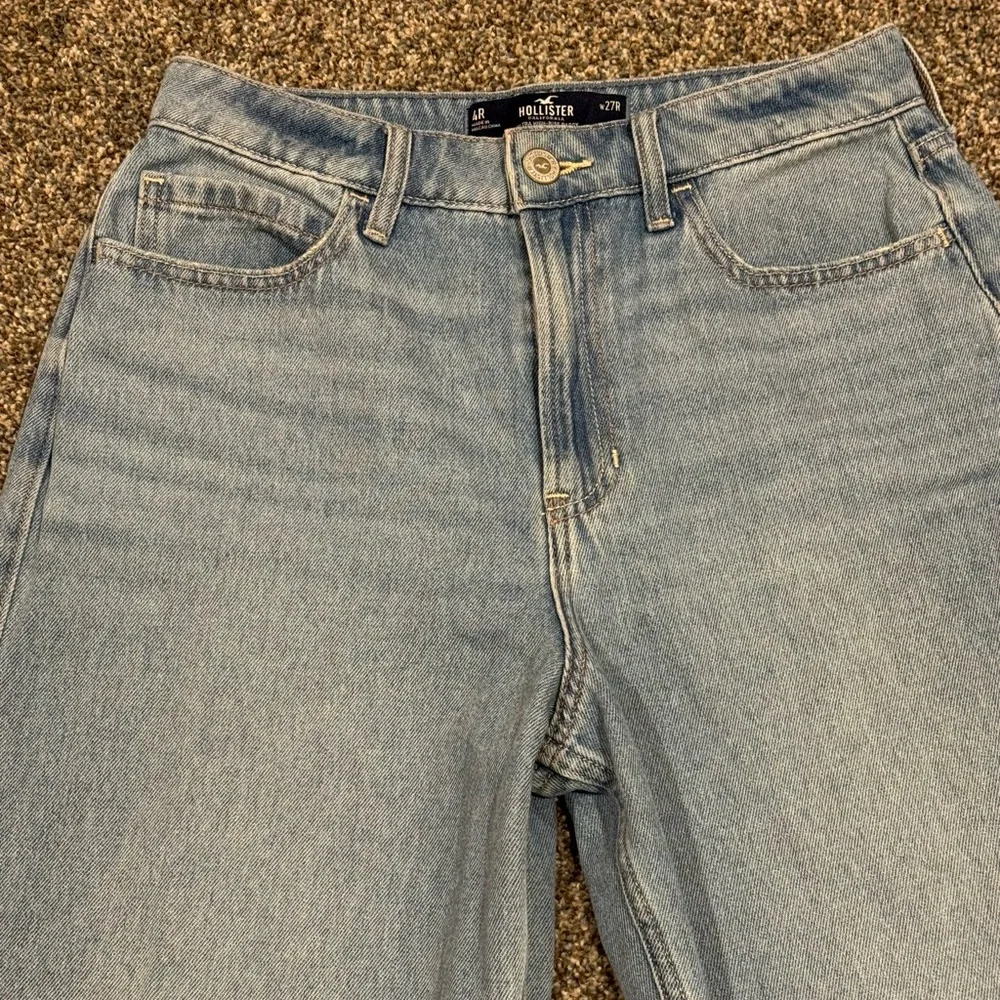 Hollister Light Blue Women Jeans Ultra High Rise Baggy size 4R/27R inseam 30” - Picture 4 of 12